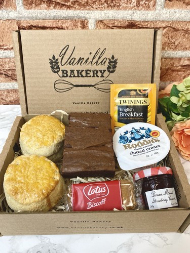Luxury afternoon tea hamper - hamper,
